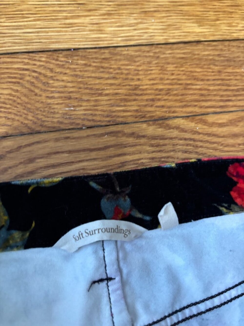 Soft Surroundings Womens Pants Sz 12 Black w/ Red Rose Floral Print Straight Leg - Picture 3 of 6